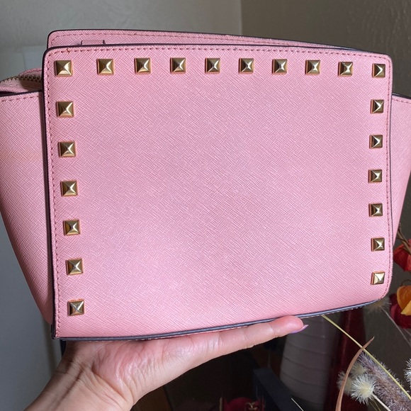 🚫SOLD🚫🌸💋Authentic Mk Medium Stud Messenger Bag - Picture 8 of 9